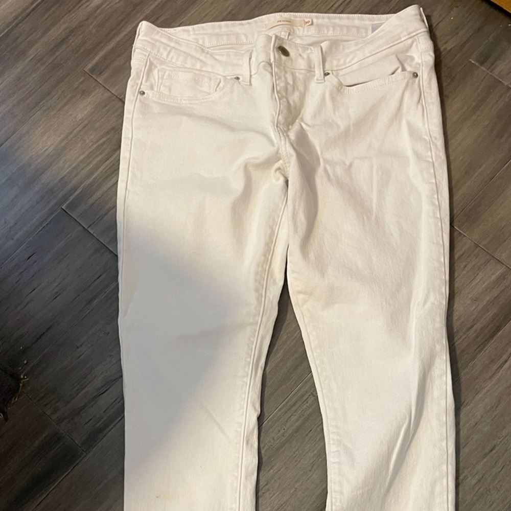 White women’s LEVI jeans. Sz 30.  Skinny 711